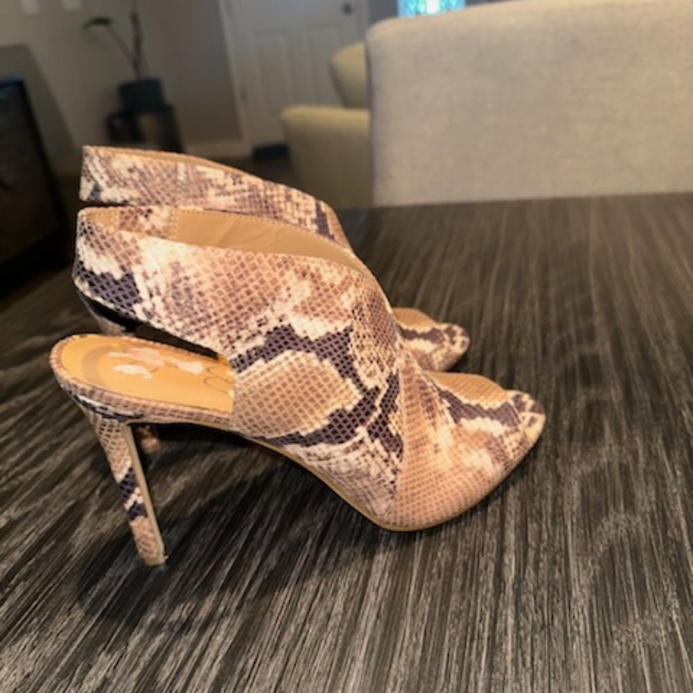 Jessica Simpson slingback